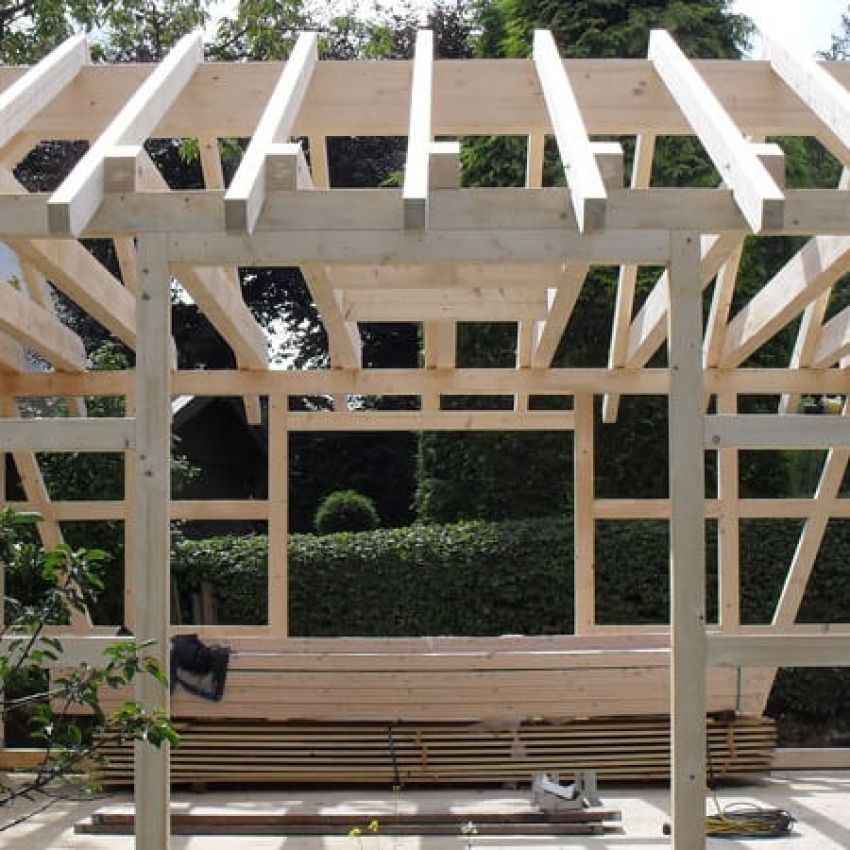 Gezimmertes Gerüst eines Hauses